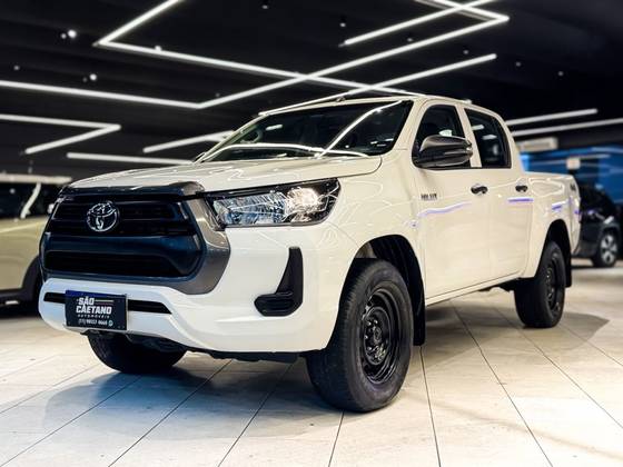 TOYOTA HILUX 2.8 D-4D TURBO DIESEL CD POWER PACK 4X4 MANUAL TOYOTA HILUX 2.8 D-4D TURBO DIESEL CD POWER PACK 4X4 MANUAL